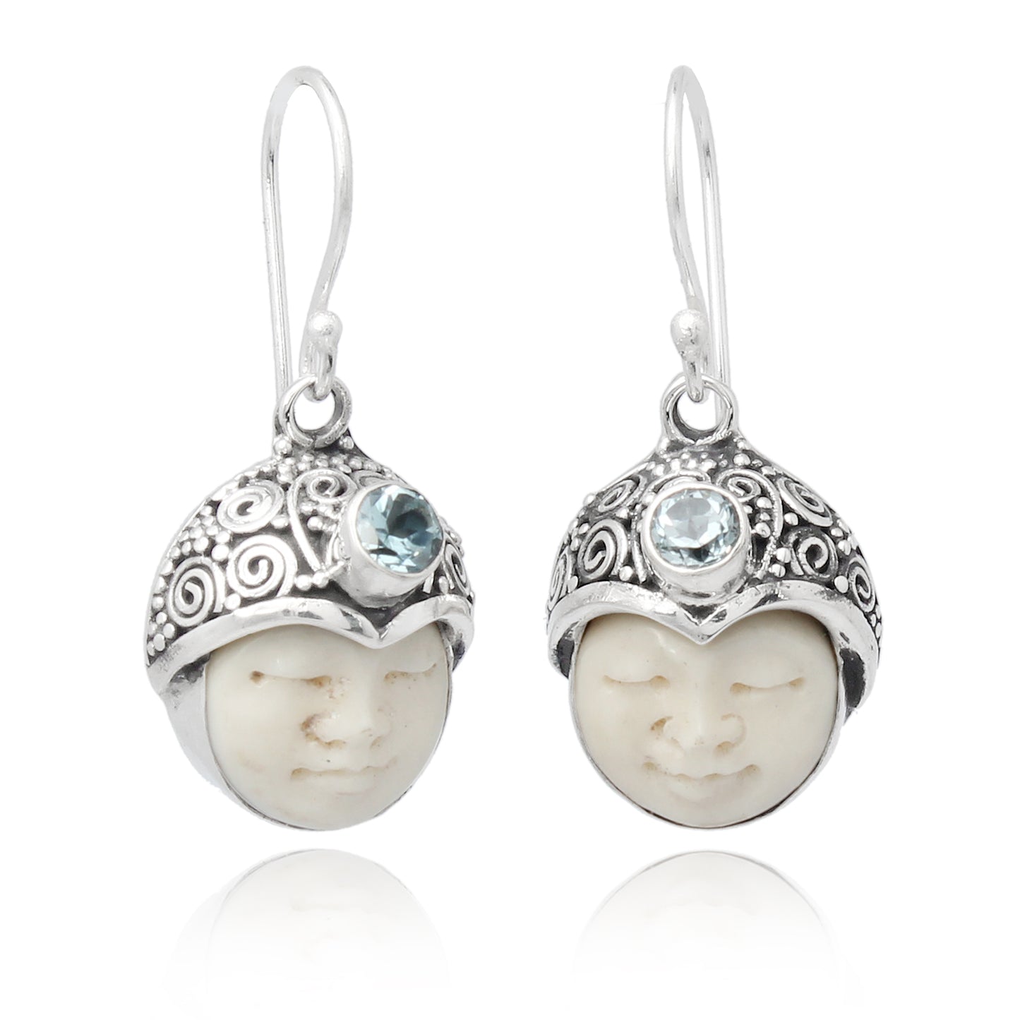 Pendientes de plata con cara tallada en hueso y topacio